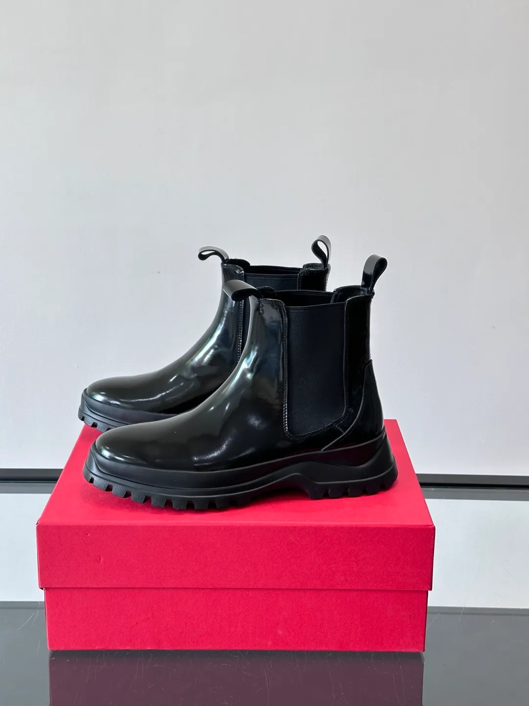 Men's men's shoes 💰960 FERRAGAMO Chelsea boots, super A Chelsea shoes equipped with thick outsole, minimalist design exudes modern charm. Imported leather surface, good texture, leather lining, easy to wear!  size: 39-44 (38.45.46 customized)
